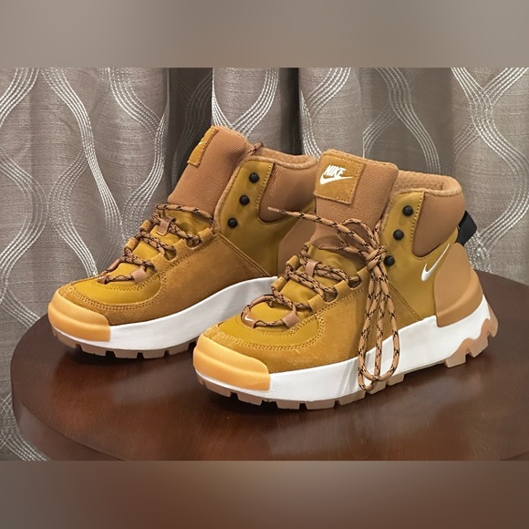 Nike City Classic Woman’s Boot Wheat/Sail-Black (DQ5601 710) Size: 5.5 - NWOT - Picture 2 of 13